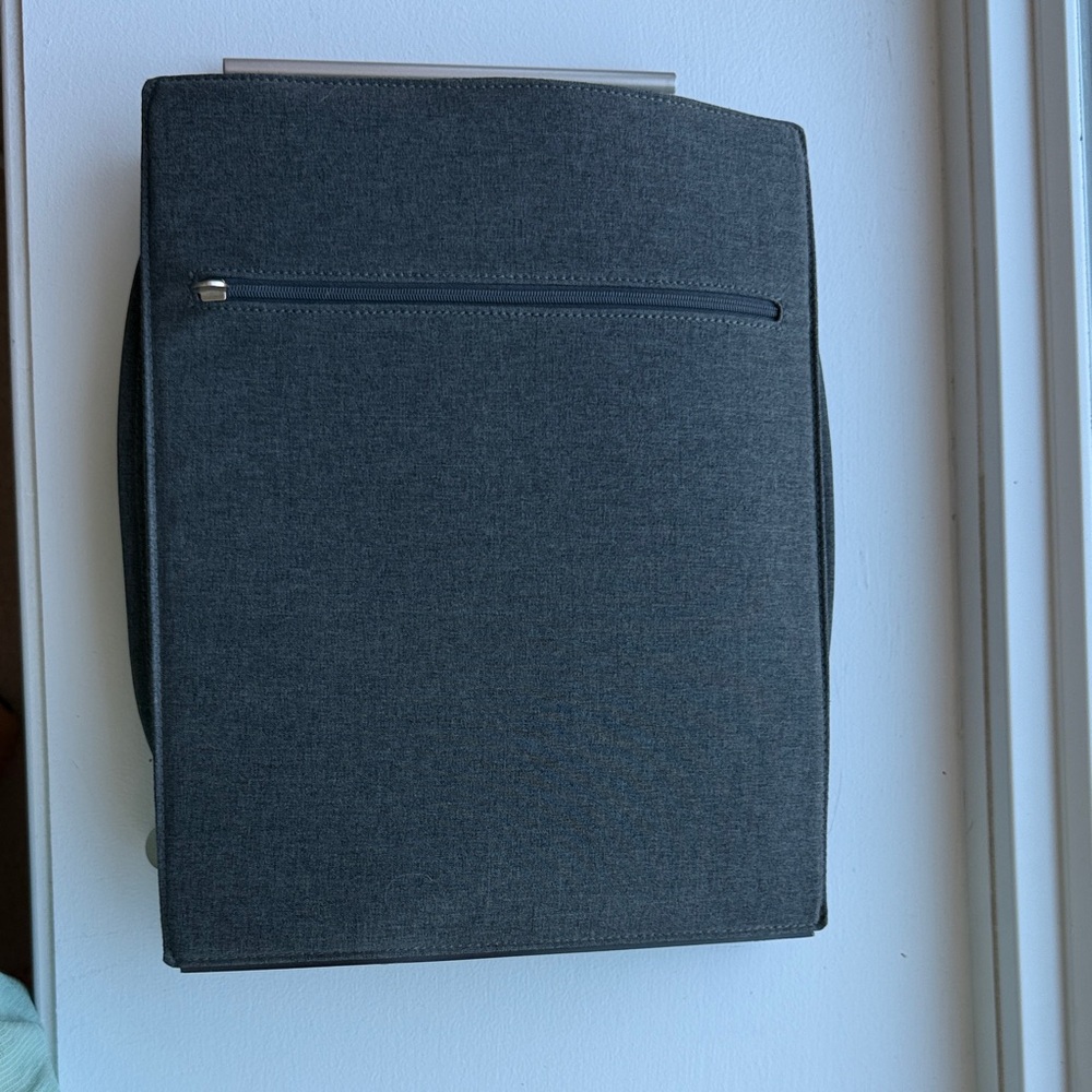 Samsonite Starck Backpack with retracting straps.
